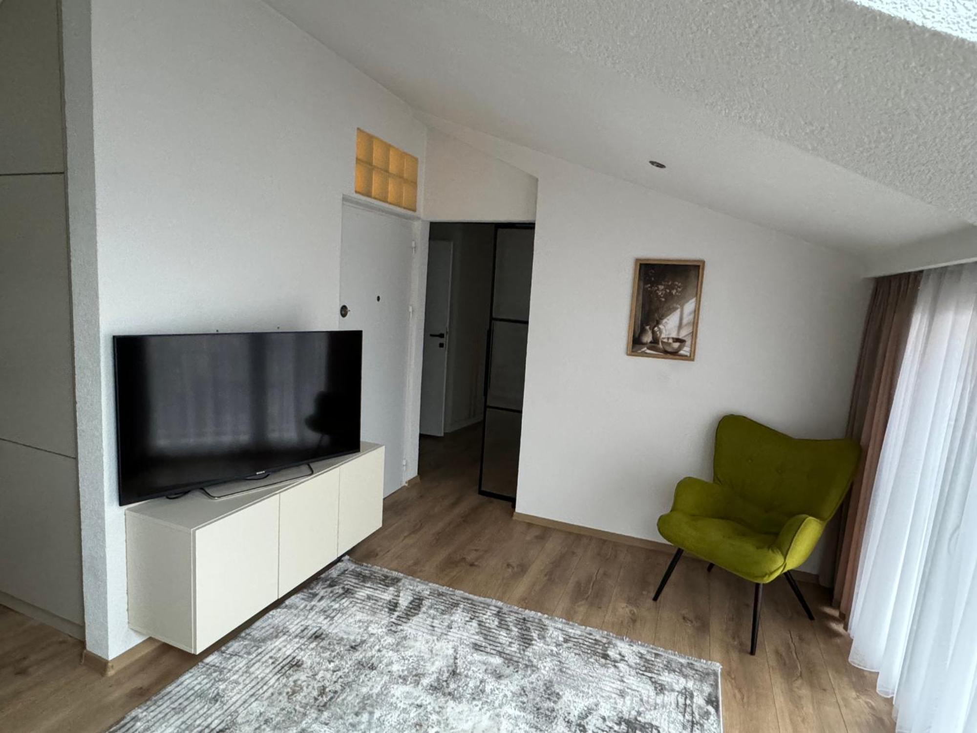Apartment 2 *